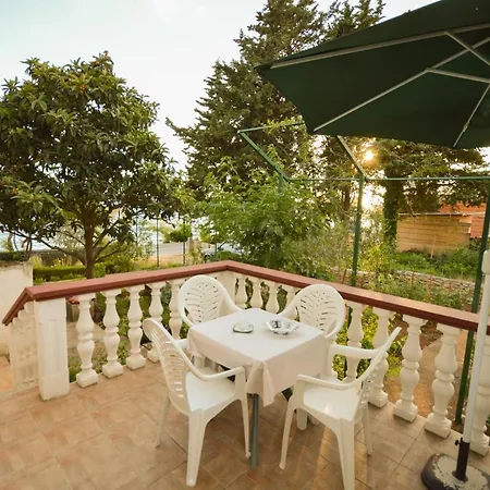 By The Sea - Diklo, - 5925 Zara